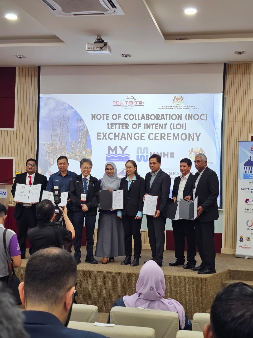 MOU exchange ceremony with industry and academic partners